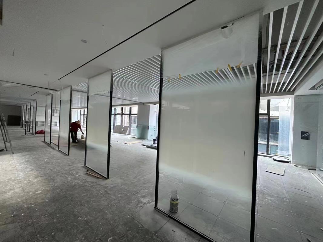 鑫明鸿玻璃办公室玻璃隔断工程图片